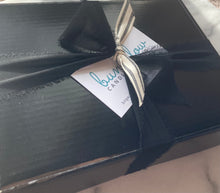 Load image into Gallery viewer, Soy Wax Melts | Bungalow Box Subscription
