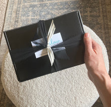 Load image into Gallery viewer, Soy Wax Melts | Bungalow Box Subscription