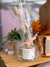 Load image into Gallery viewer, Spokane Sweater Weather scent in reed diffuser in glass apothocary jar
